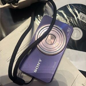 Sony Cybershot DSC-W570 16.1 Megapixels purple Digital Camera w Box & Charger